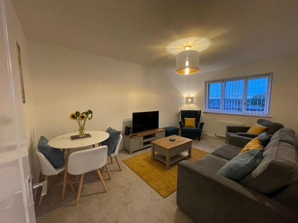 2 Bedroom Luxury Flat In Quiet Village Of Bishopton Bishopton  Kültér fotó