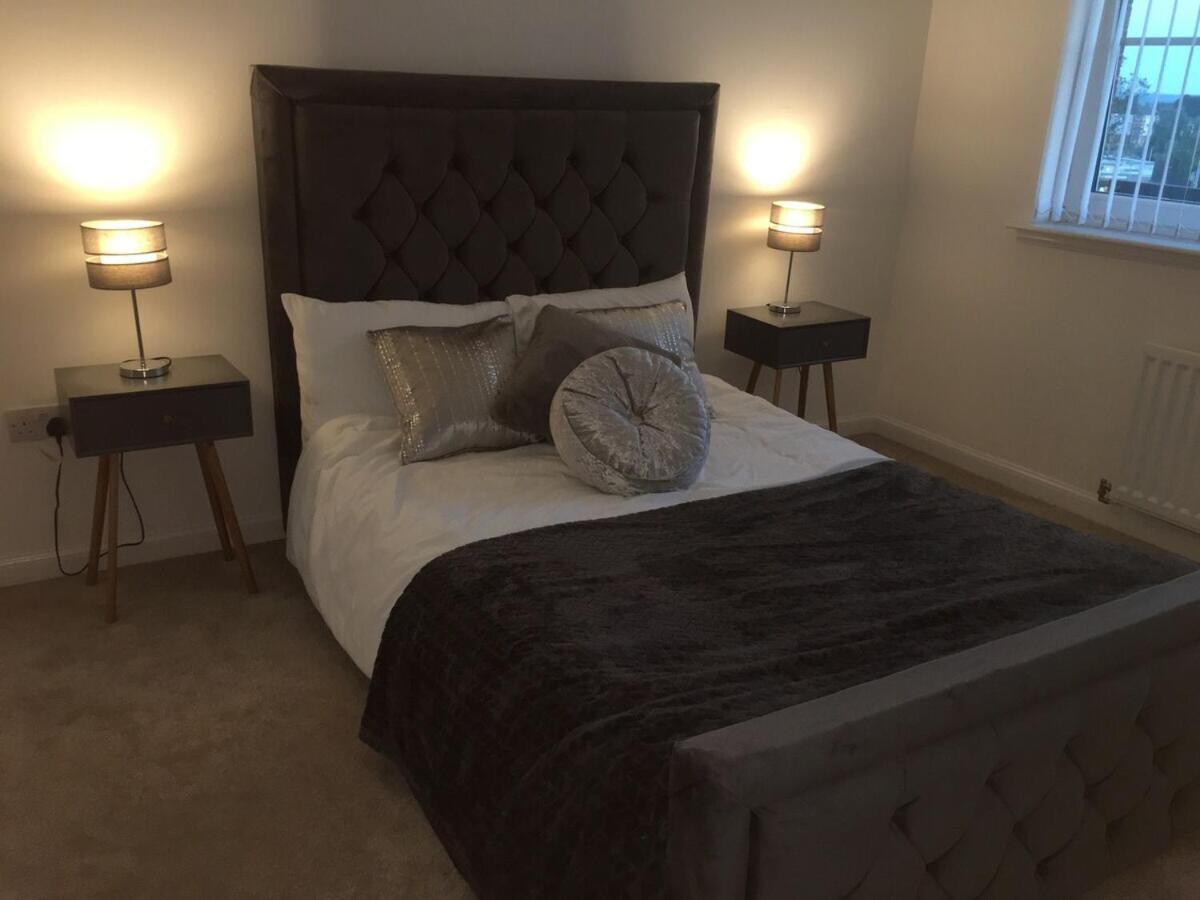 2 Bedroom Luxury Flat In Quiet Village Of Bishopton Bishopton  Kültér fotó