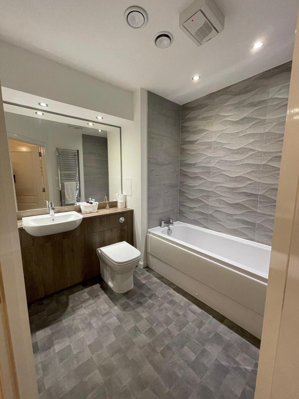 2 Bedroom Luxury Flat In Quiet Village Of Bishopton Bishopton  Kültér fotó
